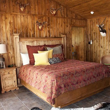 Live Oaks Bed And Breakfast Uvalde Esterno foto